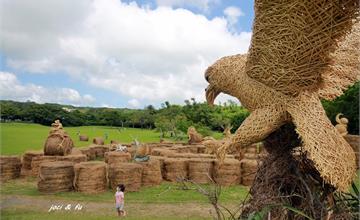 墾丁│社頂自然公園 超療癒的大草原、牧草捲和動物們，季節限定 墾丁「瑯嶠鷹季」