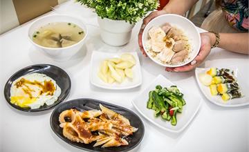 嘉義｜莊家火雞肉飯，老店們小心了，招牌雙色火雞肉片飯壓境！