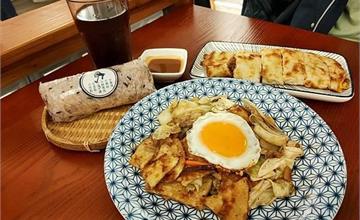 新北板橋｜早喚 Morning Call：台式文青系早午餐，特推外酥內軟Q的粉漿蛋餅、特色飯糰
