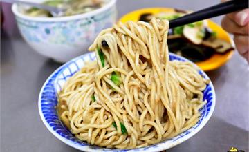 台南｜拿模特兒當招牌的麵店！當天現做自製麵條，料多實在價格親民
