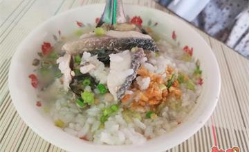 台南│三官大帝廟旁的老味道！新興路無名虱目魚湯