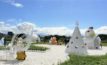 新北三重｜2021鴨鴨公園「星空祈願暖心過冬」：雪白鴨鴨聖誕樂園，豐富裝置藝術超好拍！