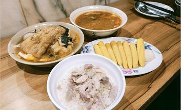 嘉義｜林聰明沙鍋魚頭：嘉義必吃人氣美食！一碗沙鍋菜+魚肉只要$120，內行必點火雞肉飯