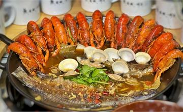 台南｜魚老鐵烤魚：在地江湖烤魚，5種風味自由選！15種香料手炒鍋底，全啤酒熬煮小龍蝦香甜迷人