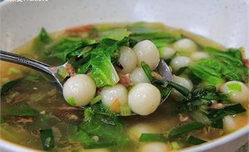 新竹｜榮記客家湯圓：暖呼呼小湯圓Ｑ彈、吸滿甘甜湯汁，在地鹹湯圓必吃老店！