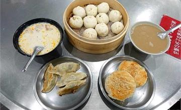 宜蘭礁溪｜清珍早點：平價好吃的蔥燒餅、小籠包，超人氣早餐店整修後重新開幕