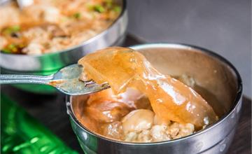 桃園在地五十年老肉圓店，用叉子督下去還會回彈的超Ｑ肉圓皮