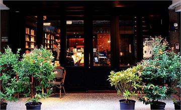 台北大同｜春秋書店：赤峰街老宅獨立書店！複合式文青咖啡館，沉溺於美好的藝文時代