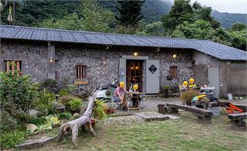 新北金山｜山中客廳｜隱身山中私宅咖啡-一週只營業兩天，想來要預約!