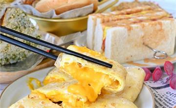 台中美食｜文青早餐「來點什麼」，品項多、份量實在，激推巨無霸三角飯糰，還有超狂起司瀑布蛋餅！