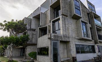 屏東｜光現旅宿：高質感清水模民宿！緊鄰墾丁後壁湖，屋內遠眺蔚藍海景