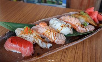 【新北美食】景美「笑居樂食居酒屋」，氣氛約會日式料理，炙燒鮭魚龍蝦捲大推！