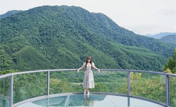 新竹｜日見森嵐：尖石超夯山景咖啡廳，打卡深山中的透明玻璃觀景台！