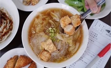 台中｜仁傑土魠魚羹：隱藏版小吃美食推薦！土魠魚現點現炸酥脆好吃，包蛋旗魚黑輪也必點