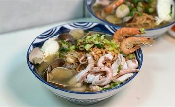 台南中西區｜順慶海產粥：國華街高CP值浮誇海鮮粥麵，湯頭自然鮮甜超涮嘴！