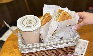 台北｜小木屋鬆餅：熱騰騰現烤鬆餅，多種口味任選！平價享受愜意午茶時光