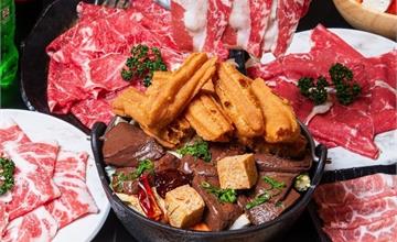 台南｜十色鍋物：十種獨家湯底超多變化！菜盤可換肉，肉肉控別錯過