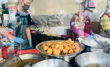 台南|麻豆土魠魚焿:土魠魚酥外酥肉嫩超美味,公有菜市場旁超夯在地小吃推薦!