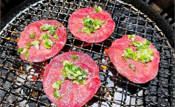 基隆｜狸小路燒肉專賣店：超美九宮格開胃菜，「A5日本和牛雙人饗宴」原肉塊舌尖融化頂級享受