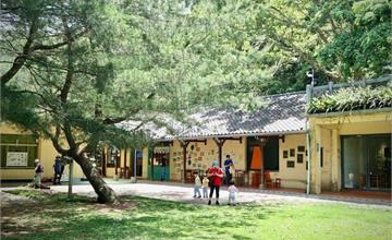 新竹｜大山北月：封藏老時光的「廢棄森林小學」變身客家人文生態館，親子體驗兒時樂趣