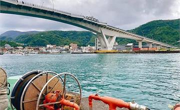 宜蘭｜新南方澳跨海大橋：「鯖浪奇緣」主題設計，融入湛藍海景、俯瞰漁港風光