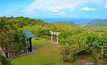 屏東｜高士神社：隱身山野中的純白鳥居，戰後唯一一座供奉祖靈的神社，俯瞰群山大海