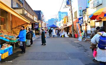 日本｜函館朝市：開箱北海道函館必去景點，海鮮、乾貨、名產攤販五花八門，還可體驗釣小卷！