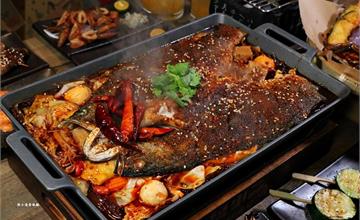 高雄｜魚小二高雄店：台南人氣燒酒場展店！必點重慶麻辣烤魚，香辣下飯，一吃就上癮！