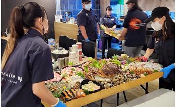 台中｜深紅鍋物：最霸氣火鍋！終極屠龍海鮮船，螃蟹、龍蝦、30公斤蛤蜊滿滿時鮮端上桌