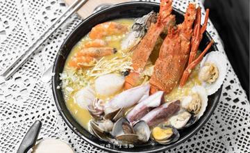 台中｜江湖客棧豐原店：嚴選屏東澄清湖水X青龍蝦海鮮粥，現點現煮，滿滿海鮮精華料多鮮美