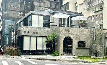 台中｜堅果光影：清水模玻璃屋早午餐X咖啡廳，羅馬式裝潢風格，什麼角度都好拍