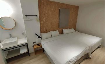 高雄｜小承輕旅：家庭旅遊、背包客都適合，附洗衣設施，正對捷運站、夜市商圈，便利到不行