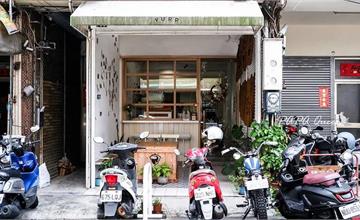 台中｜Vurr Coffee：科博館附近小巧清新咖啡廳，約好友一同享用私密午茶時光吧