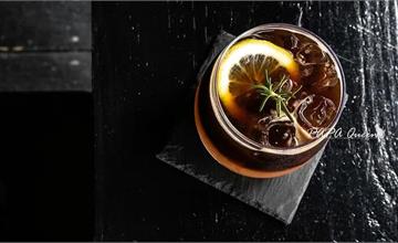 台中｜BVOFE COFFEE中美店：整間店只有黑、白二色！優雅質感暗黑系咖啡廳，展現獨有美學風格