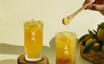 喝萬波最「著時」 春橙翡翠、春橙愛玉新鮮上市  農糧署生產履歷認證 柳橙微酸香甜綠茶清爽解膩「熊齁拎」