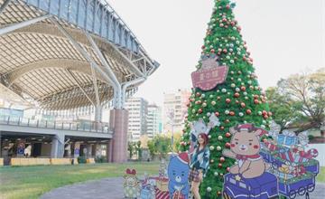 2023台中耶誕嘉年華：舊火車站化身聖誕趴！Kakao Friends、Line Friends造景等你來拍照！