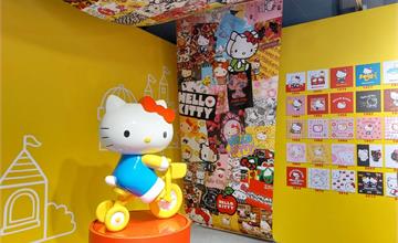 快訊｜「HELLO KITTY 50週年特展」台北華山登場！7大展區、互動遊戲、周邊商品，粉絲們快朝聖！