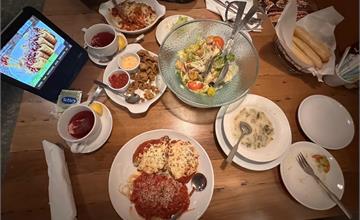 紐約｜Olive Garden橄欖園：美國知名義大利麵連鎖餐廳，免費麵包、沙拉、熱湯任你吃，超佛心！