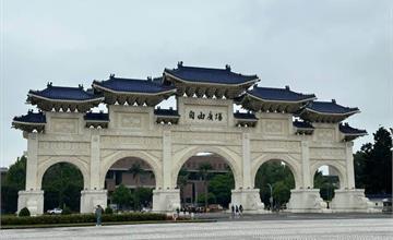 台北｜中正紀念堂：外國遊客必訪！體驗台灣歷史文化，三軍衛兵交接儀式觀禮