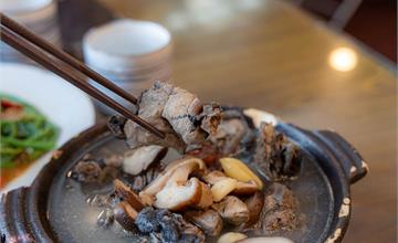 桃園｜雲南館：道地雲南料理這邊吃！雲南乳扇淋上煉乳，奶香脆餅帶乳酸味，口味獨特超難忘！