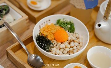 高雄左營│和林拾麵：文青麵店的超有料拌麵！搭配雞湯一麵三吃，還有功夫菜百花油條