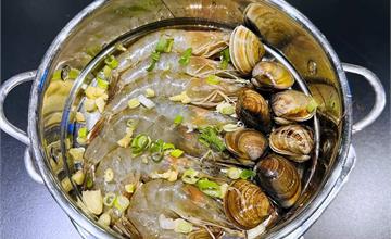 宜蘭｜潮派：澎湃海鮮火鍋上桌啦！汕頭魚翅、午仔魚、小卷鮮味十足，還有自助吧無限暢飲