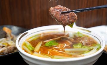 台中｜洄味牛肉麵：熬煮36小時大骨湯頭！牛腱心、牛肚、牛筋三寶吸附滿滿湯汁，大口爽吃