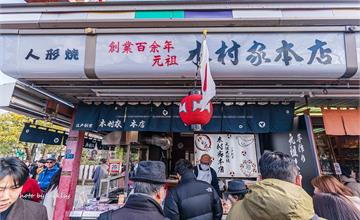 日本東京｜淺草街頭美食三選！百年人形燒、現烤三色糰子、黑毛和牛炸肉餅，品嚐道地日式美食