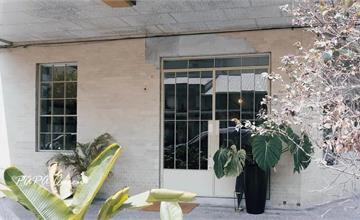 台中｜長屋咖啡：斑駁工業風格結合歐式老家具！享受充滿復古情懷的早午餐、手沖咖啡