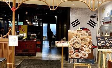 台北｜韓吃一隻雞鍋物：一整隻雞塞入鍋！韓國家常料理，鮮美雞肉搭韓式小菜超道地！