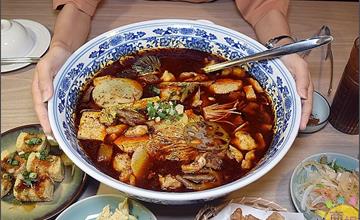 台中南屯｜老漁家：台中第一家四川肥腸魚！重慶烤魚、酸菜魚CP值高，紅糖糍粑不輸海底撈