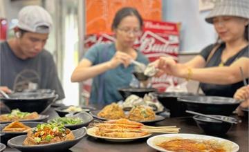 桃園｜蚵仔嫂：主打平價新鮮海產，招牌必點鮮蚵蚵嗲，還有烤生蚵、烤蝦、燙蝦399元吃到飽