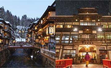 日本｜銀山溫泉旅遊攻略：夢境般的溫泉小鎮，走入《神隱少女》劇中世界！冬季觀光管制、溫泉住宿、景點推薦