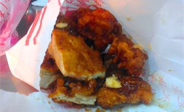 台北｜180度C蜜酥雞排：在地人的巷弄美食，酥脆雞排搭上獨門秘製醬汁，排一小時都甘願
